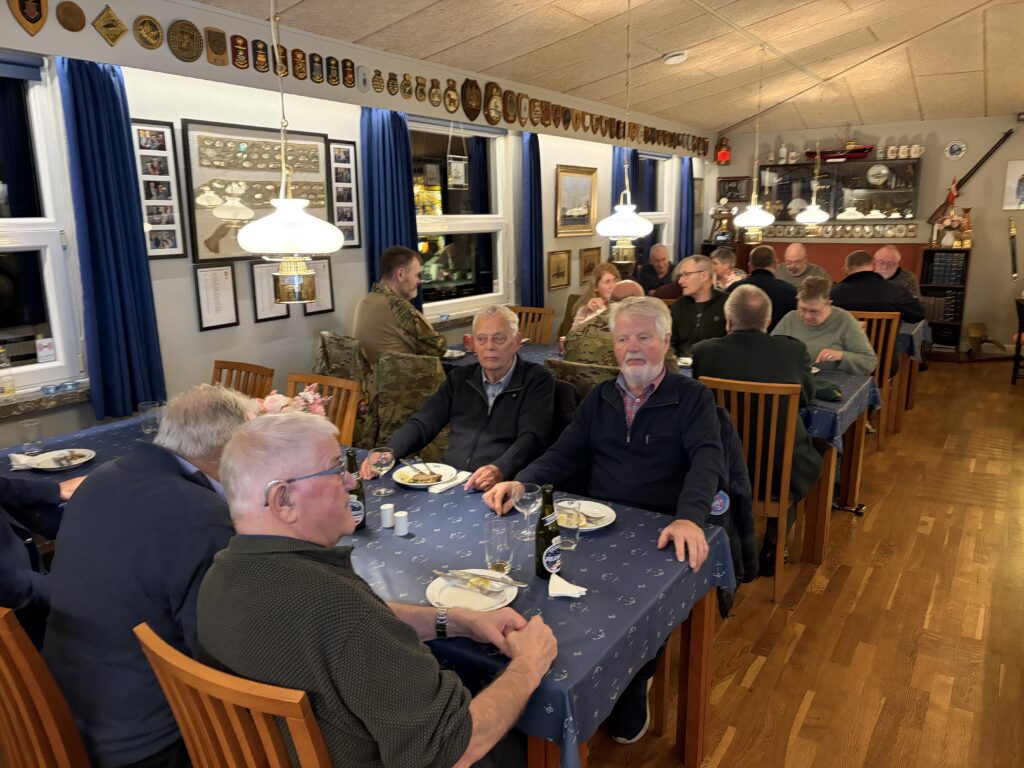 Hygge og samvær hos Randers Marineforening hvor Danmarks Veteraner Kronjylland var vært med en mindre traktement.