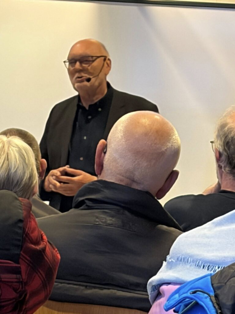 Leif Davidsen. Forfatter og foredragsholder for Danmarks Veteraner Kronjylland