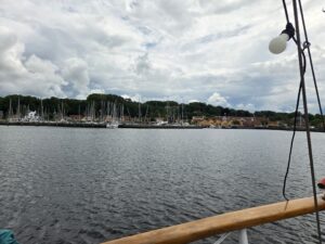 Mariager lystbådhavn set fra Svanen på sejltur med Danmarks Veteraner Kronjylland